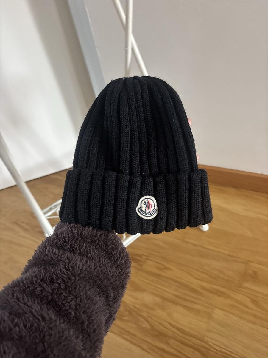 Moncler Copricapi, berretti & cappellini: Moncler Stickmütze in schwarz – Usato da Basel venduto da AnninaD97 1