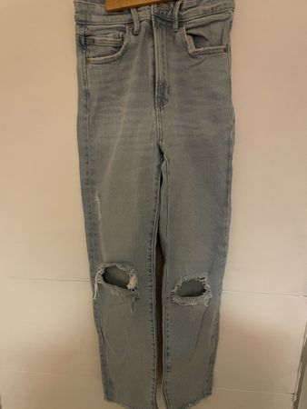 Trendige Mom Jeans Gr. 36 (Stradivarius)