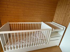 Babybett inklusive Wickelkomode