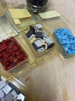 Verschiedene Mosaiksteine zum Basteln
