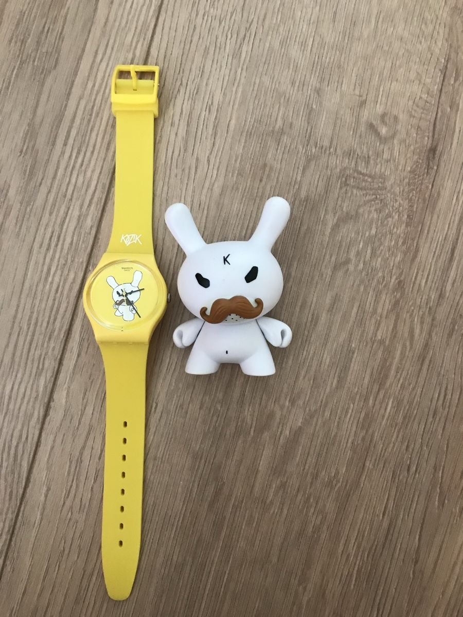 Swatch Uhren: Swatch-Uhr & Art-Toy "Kidrobot x Kozik" – Gebraucht aus Günsberg von MorningEgg22 1