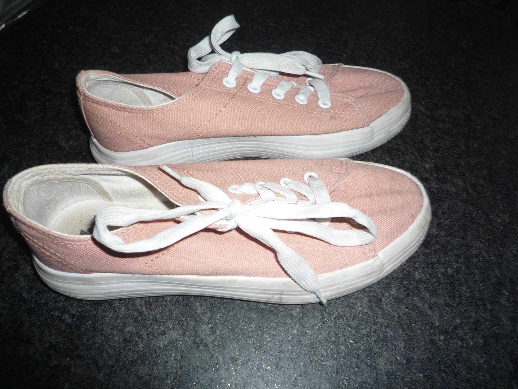 Scarpe da donna: SCHUHE GR.37 – Usato da Andwil SG venduto da schmei