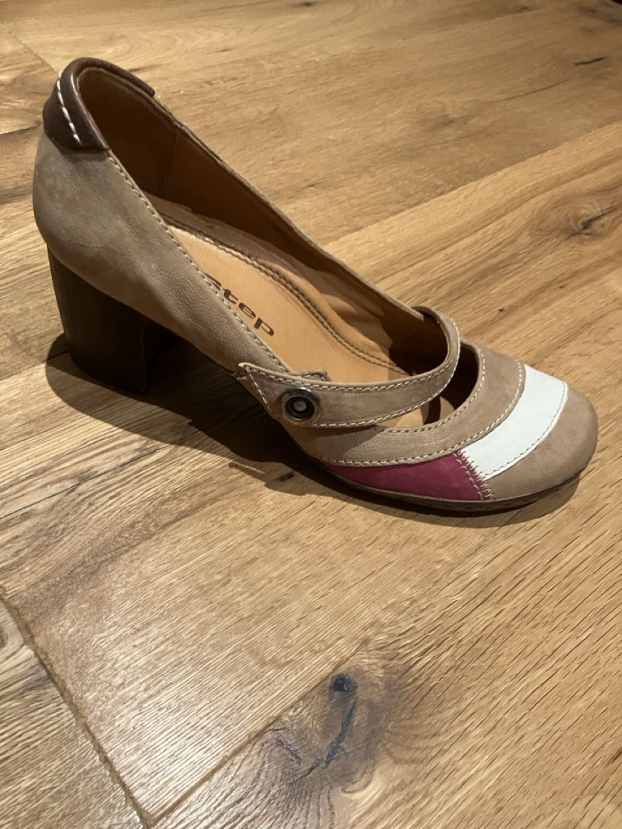 Chaussures femmes: Pumps – D'occasion à Moleson-s-Gruyeres par Mosaikplastik 2