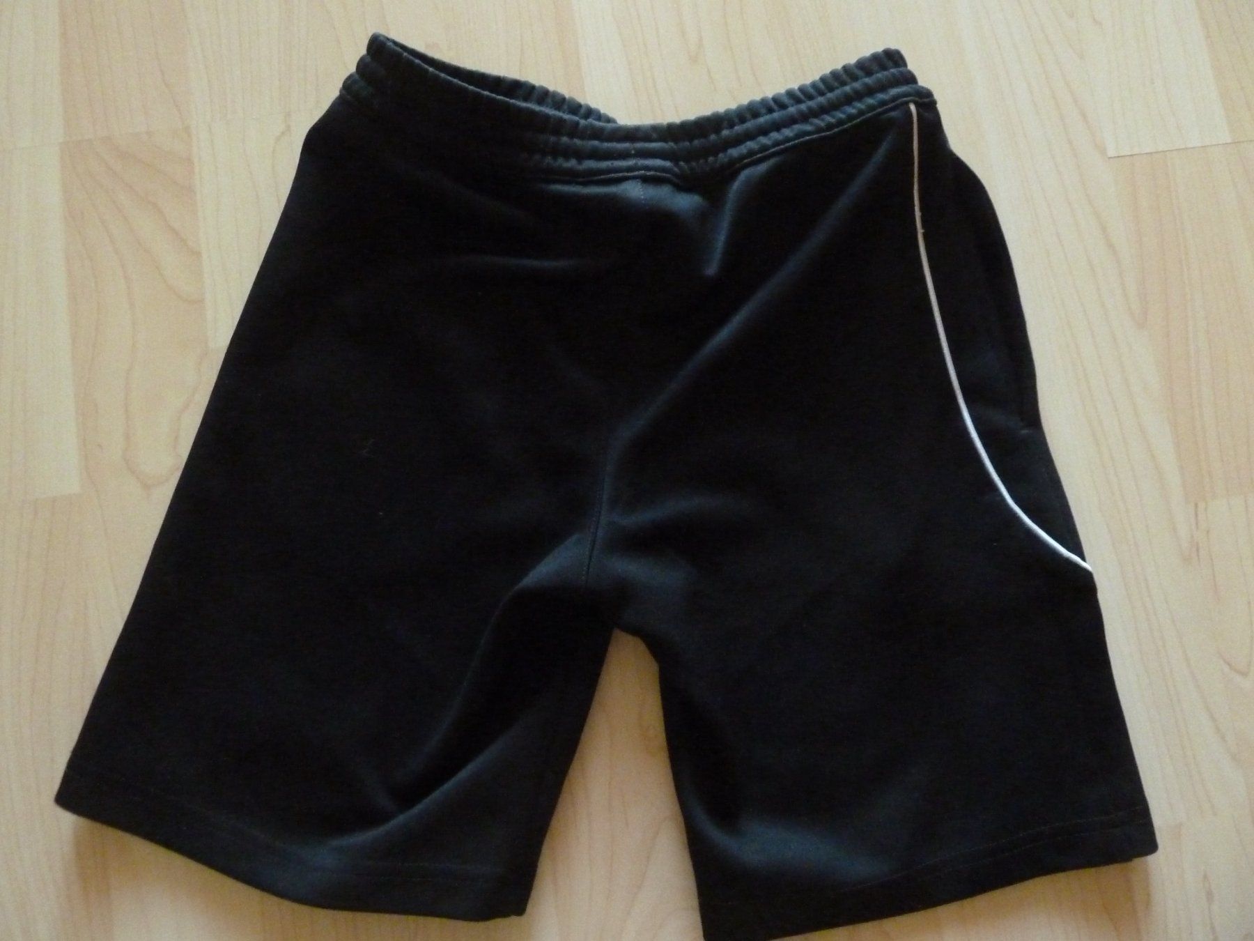 Adidas Hosen: Adidas Sporthose Gr. 128 – Gebraucht aus Villnachern von tausendsassa02 1