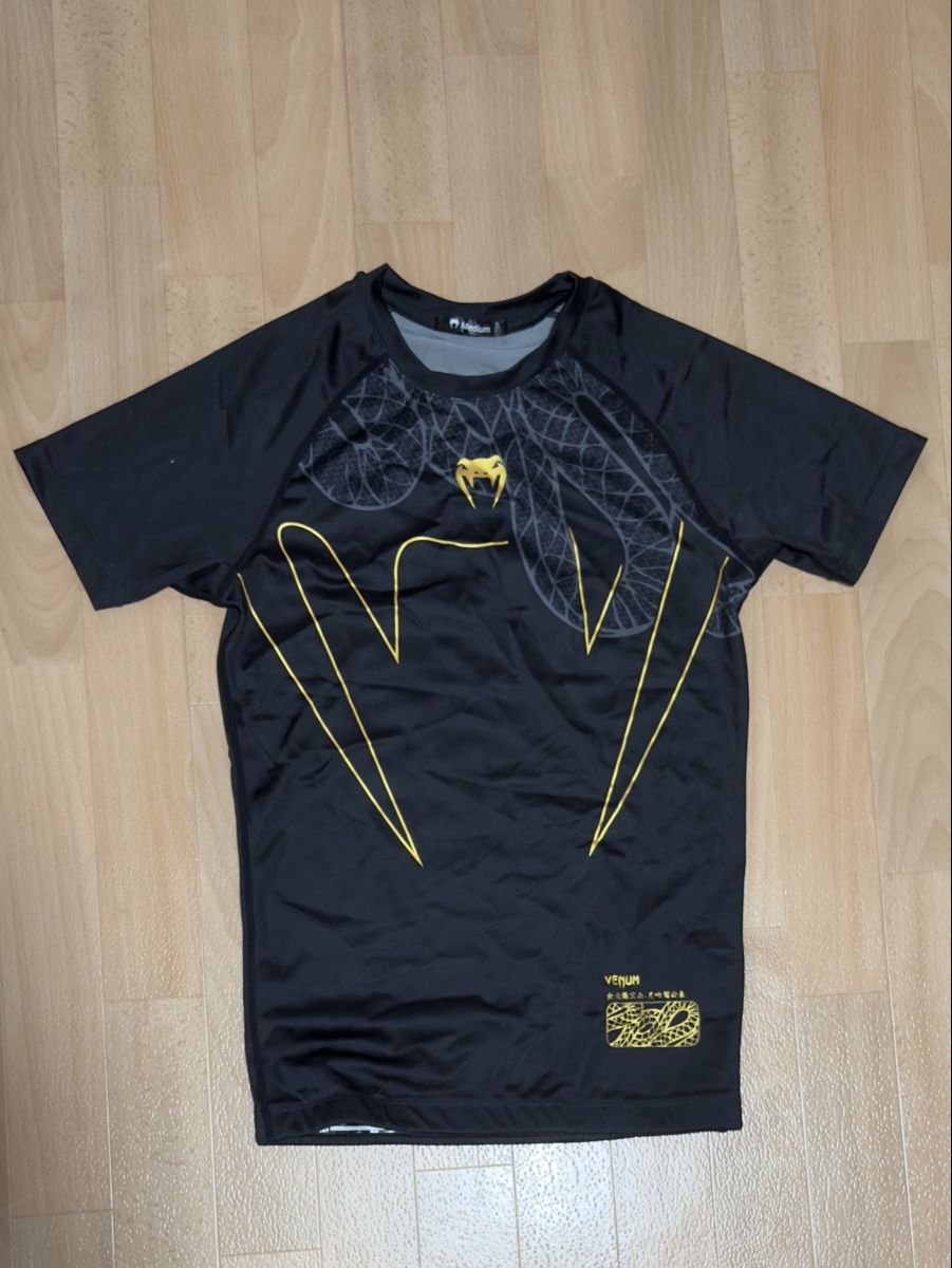Venum T-shirt: Venum Rashguard  – Nuovo (secondo la descrizione) da Volketswil venduto da 8003