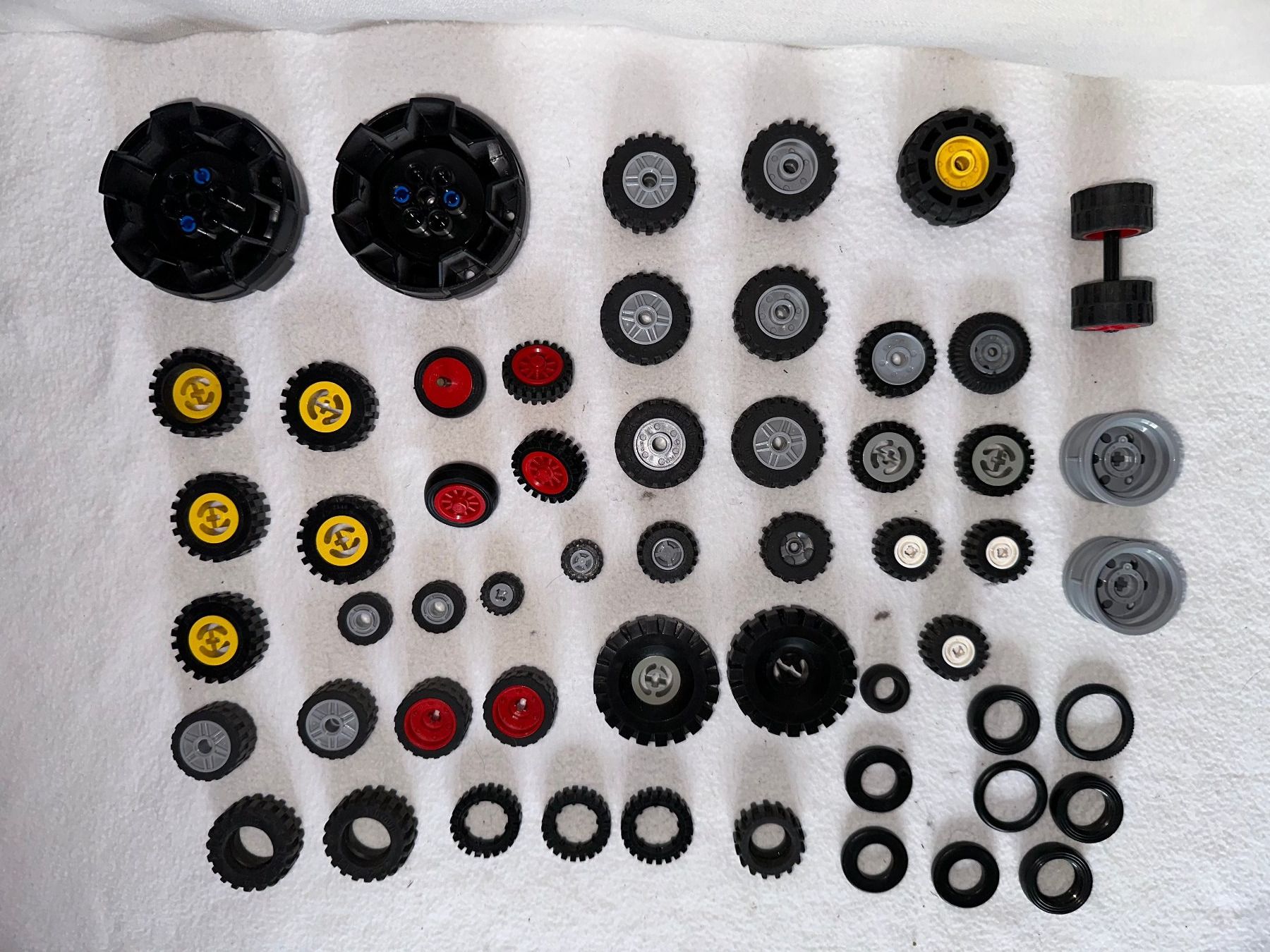 Lego Baukästen: Lot de roues Lego avec pneus – Gebraucht aus Ste-Croix von mjmg 1