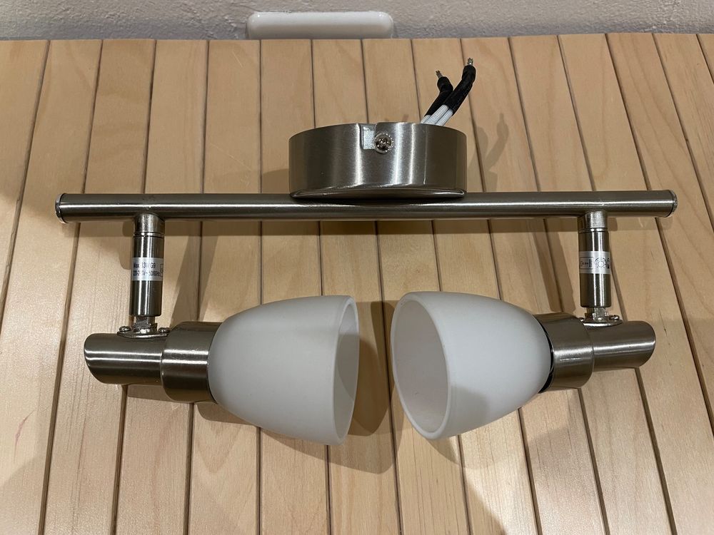 Ikea Lustres & lampes de plafonds: Spot-Lampe von IKEA – D'occasion à Cham par 2eye 2