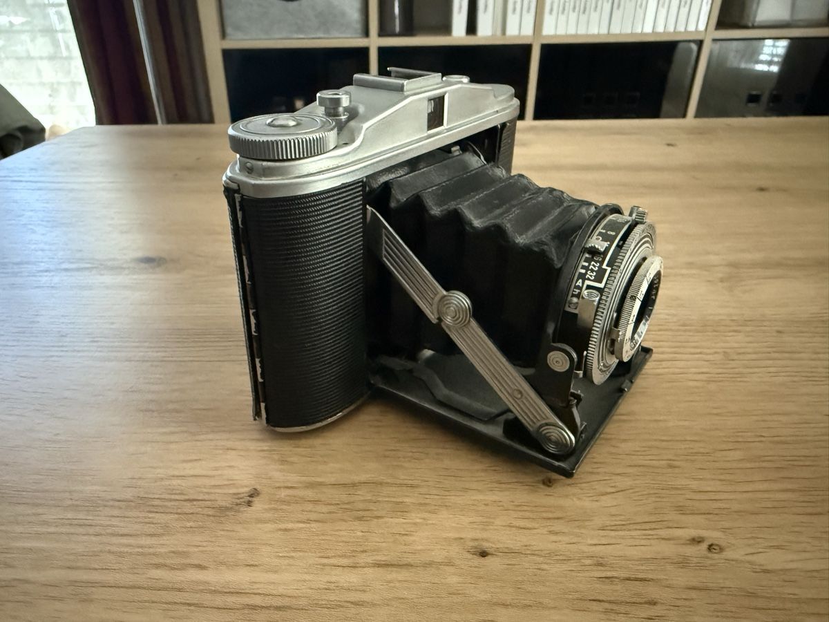 Agfa Fotocamera: Agfa Isolette ll - Dekoobjekt – Difettoso da Buch am Irchel venduto da Sweetharth
