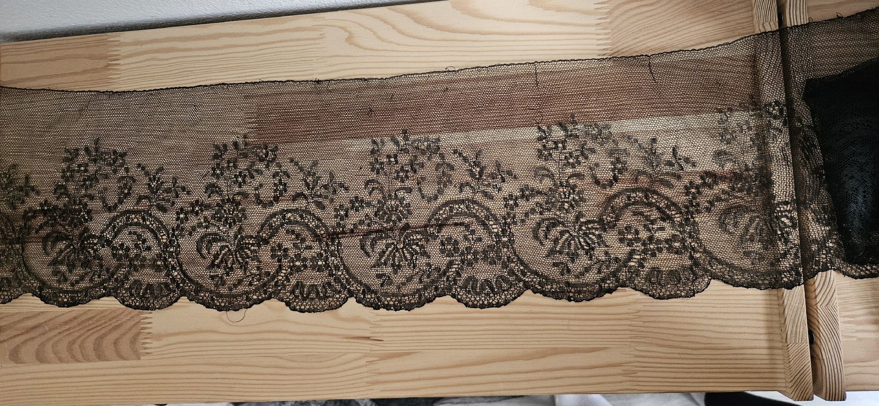 Tessuti: dentelle ancienne 5m50x17cm – Difettoso da Carouge GE venduto da Lea000 5