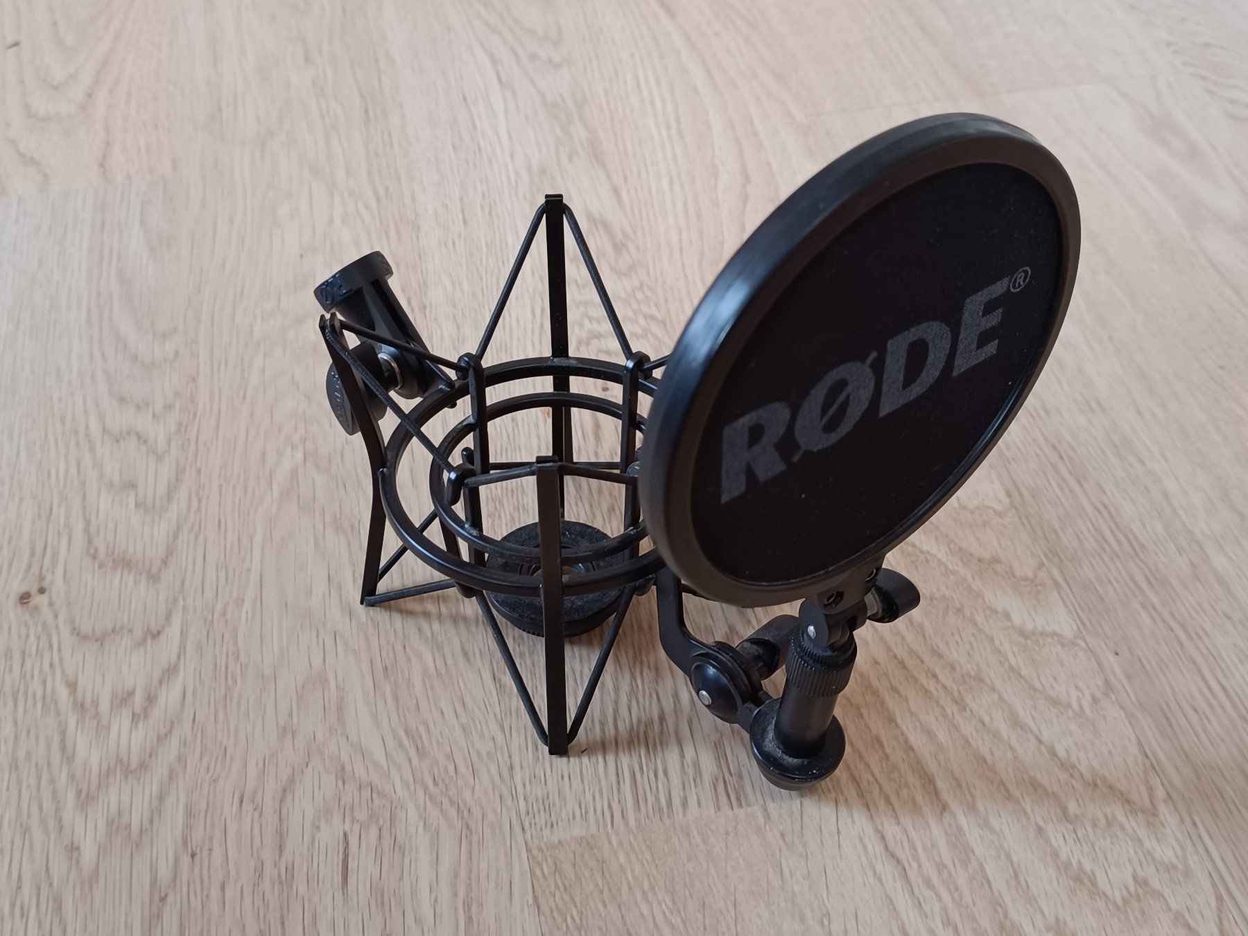 Røde Microphones: RODE SM6 Spinne mit Popschutz - Top Zustand! – Neuf (Voir description) à Umiken par dav_kxt8