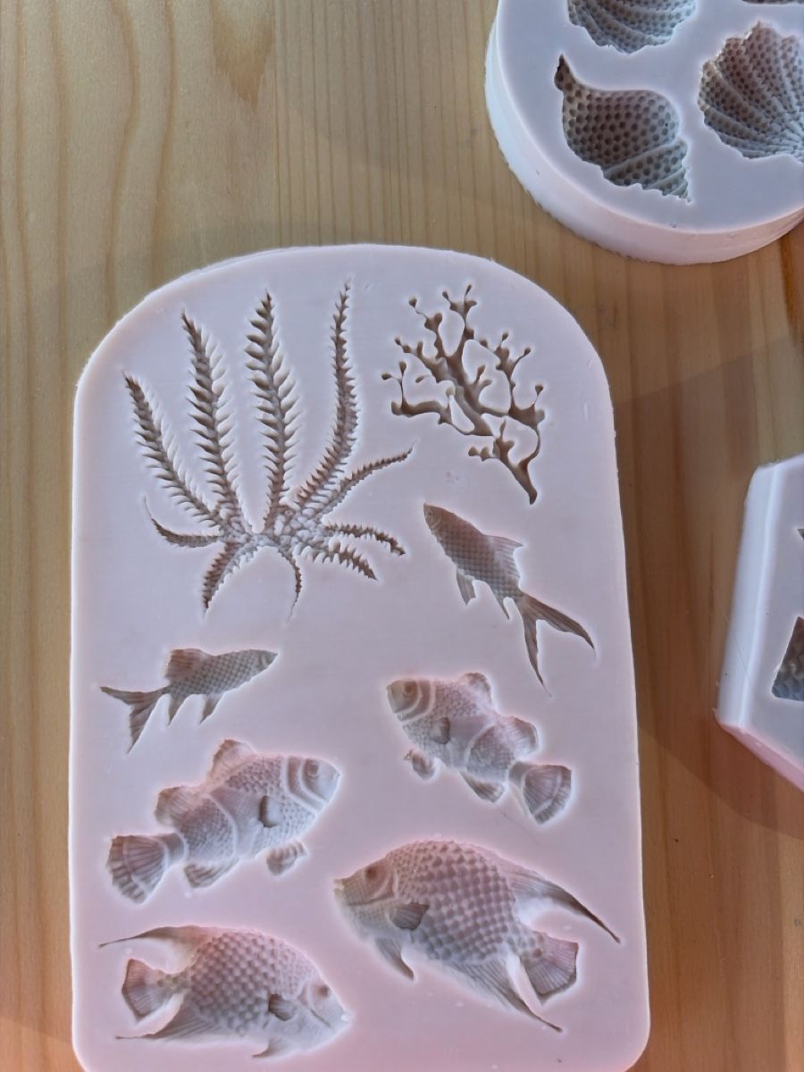 Bastelsets: Silikonformen Muscheln, Welle, Delfin – Gebraucht aus Au ZH von schneebi88 1