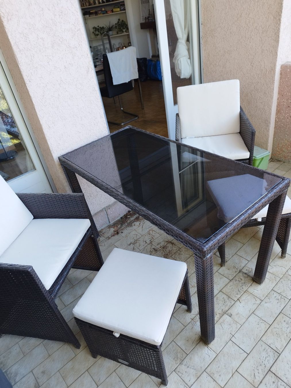 Set di tavolo e panche: Table outdoor avec 2 chaise et 2 repose pieds – Usato da Gland venduto da nic_kc99