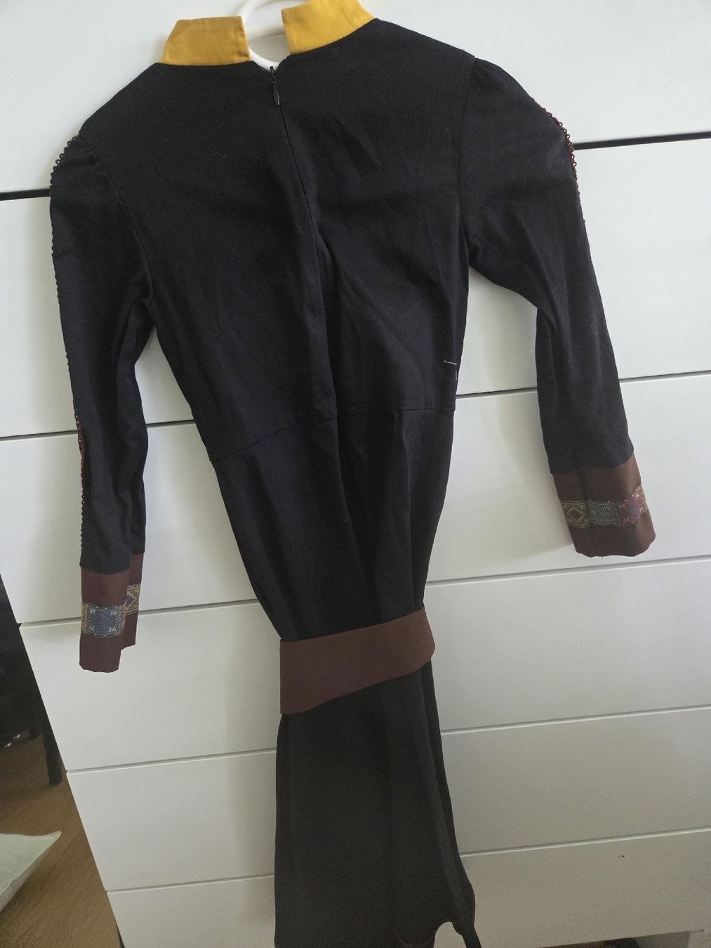 Costumi: Anna - Frozen child costume – Usato da Basel venduto da and_ym2d 3