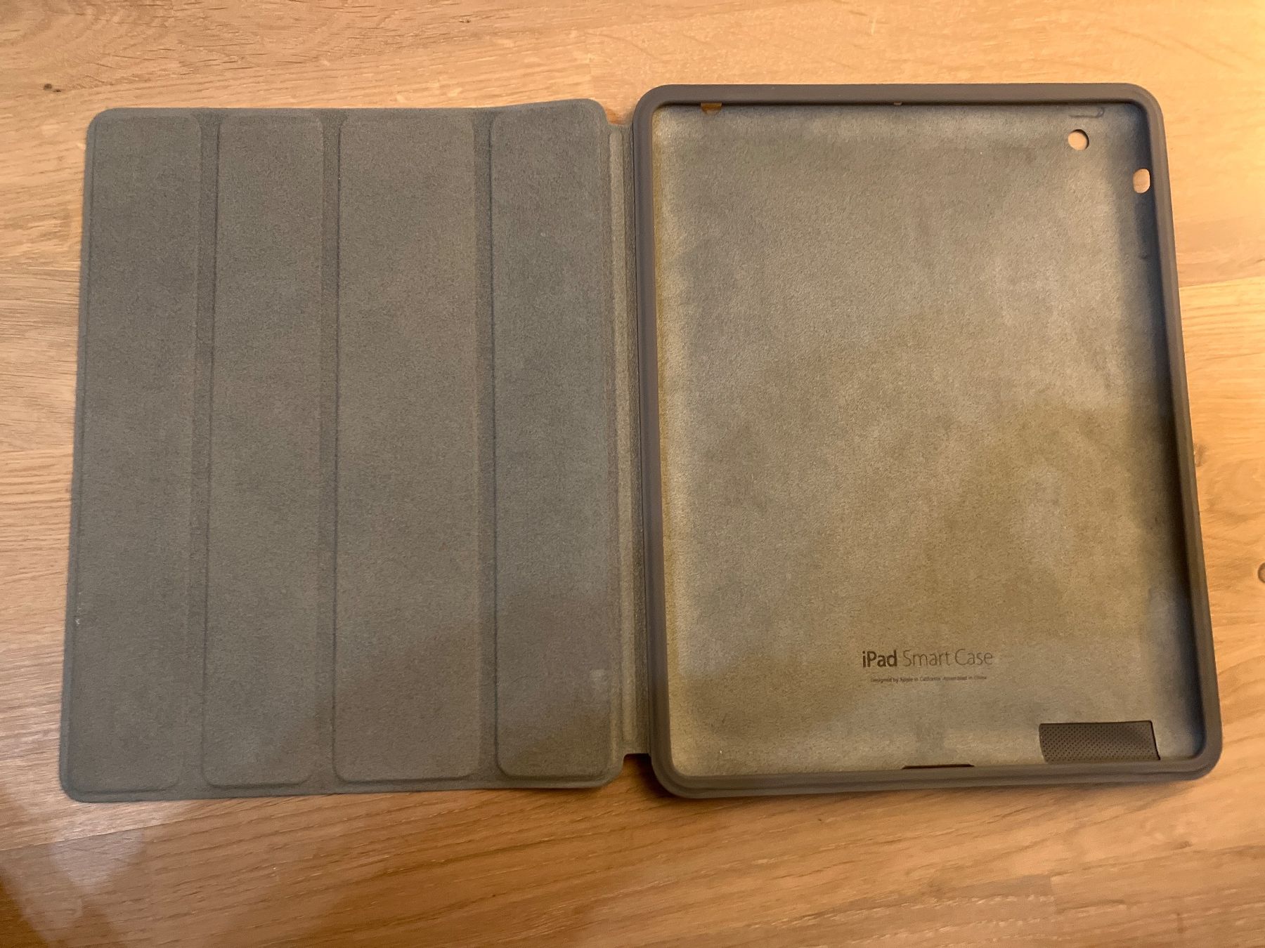Apple Covers & Taschen: Apple SmartCover grau für iPad 2 – Gebraucht aus Stettlen von cultcards 1