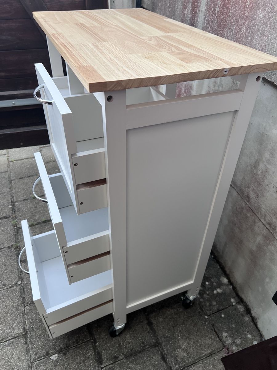 Commodes: Einfaches rollbares Küchenmöbel – D'occasion à Steckborn par Holiday66 2