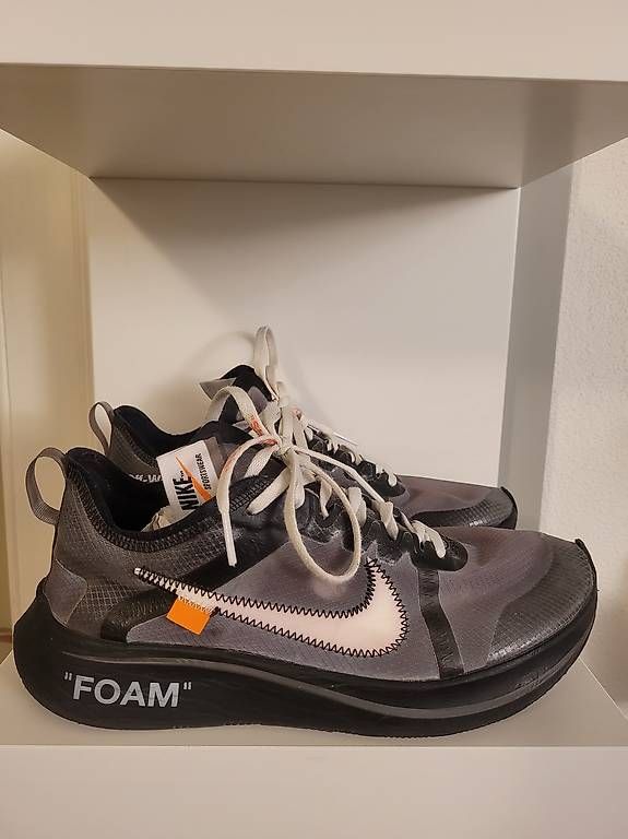 Chaussures hommes: OFF WHITE Nike Zoom Fly Gr. 40 – D'occasion à Uster par cha_xv85