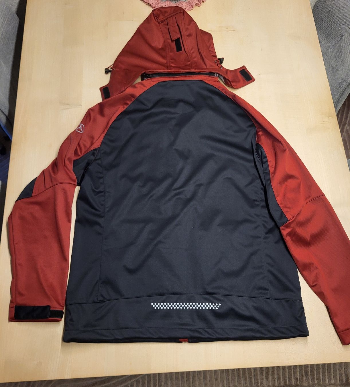 Giacche: Mercedes-Benz Softshell Jacke XL Schwarz-Rot – Nuovo (secondo la descrizione) da Chur venduto da ilesab27 1