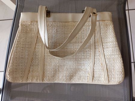 Tasche Lederimitat beige geflochten mit zwei Innenfach