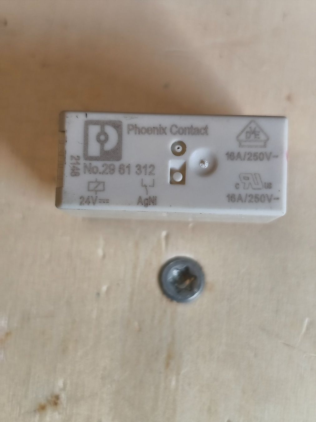 Phoenix Contact Componenti elettronici: Phoenix Relais Sockel Klappverschluss – Usato da Unterbäch VS venduto da ricirici55 4