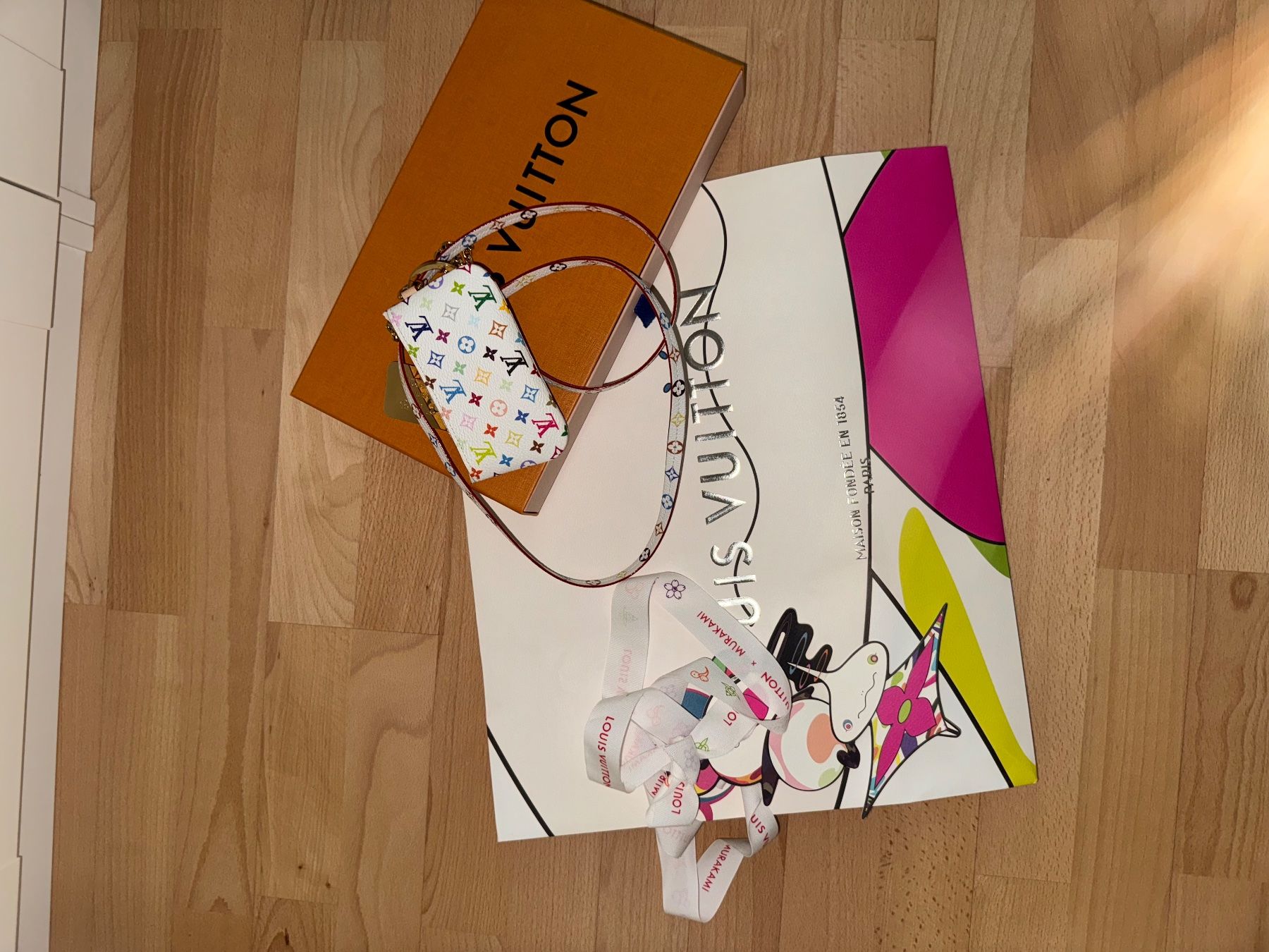 Louis Vuitton Cover & Protezioni schermo: Louis Vuitton Murakami Phoneholder – Nuovo e nell'imballaggio originale da Holziken venduto da dem_9mdy 1