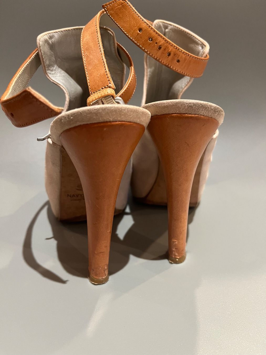 Scarpe da donna: Navyboot Sandalen, Wildleder, hellbeige, Grösse 36 – Usato da Baar venduto da sim_5d6l 4