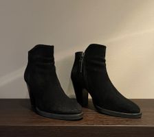 Trendy schwarze Wildleder Stiefeletten Gr. 37