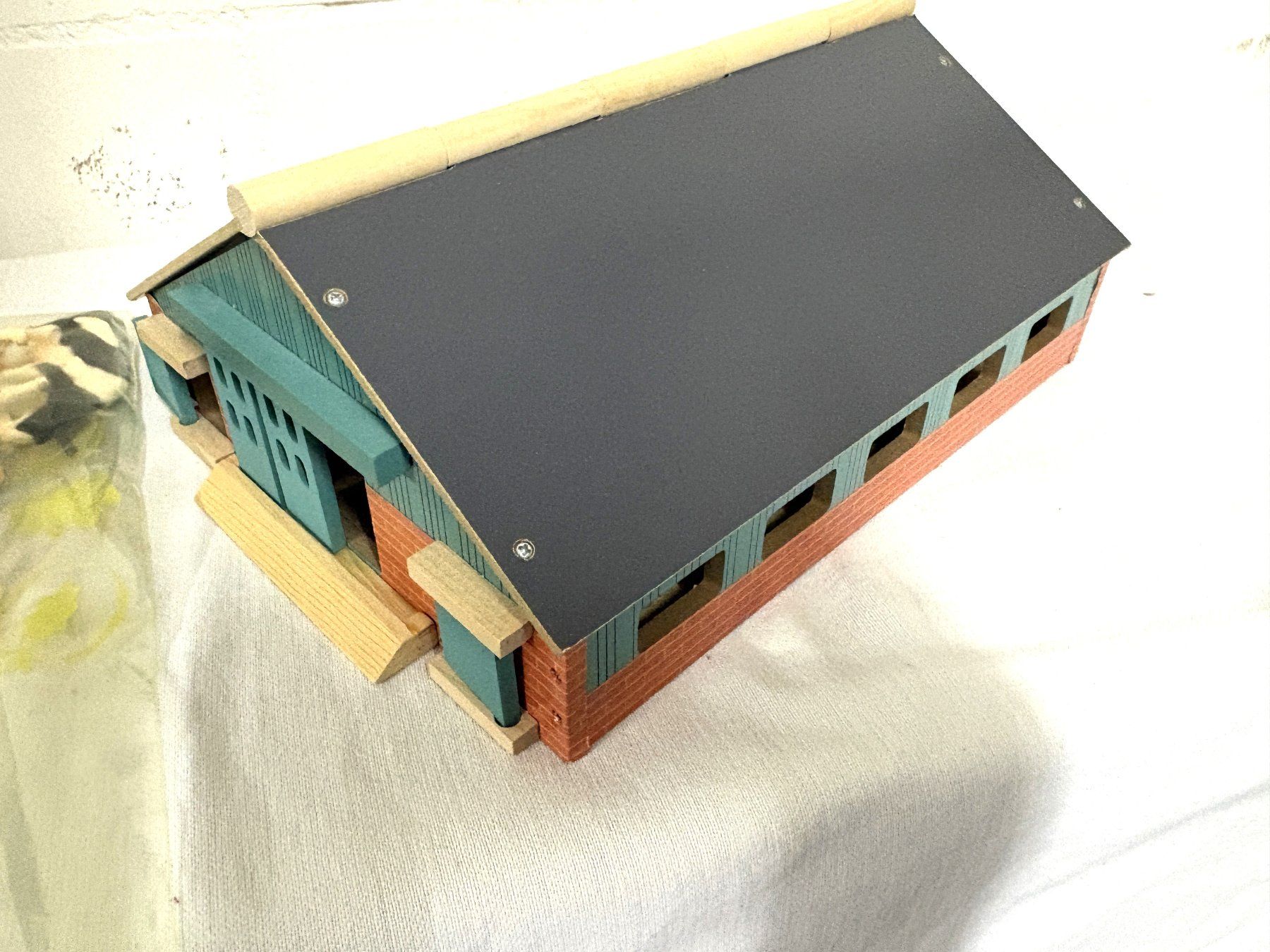 Giocattoli: Stall mit Kühen aus Holz – Nuovo (secondo la descrizione) da Glattbrugg venduto da Ariel012 3