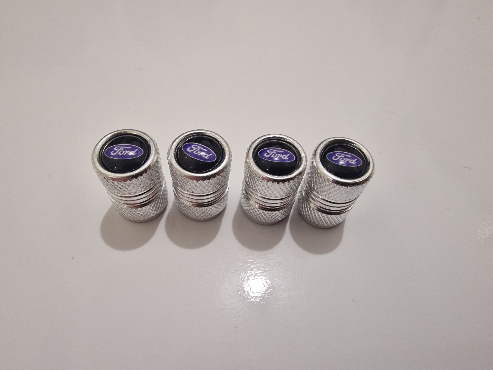 Alle Autoersatzteile: Ventilkappen ( Ford Logo ) chrom – Neu und originalverpackt aus Sissach von  1