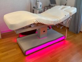 Kosmetikliege elektrisch verstellbar mit LED-Beleuchtung