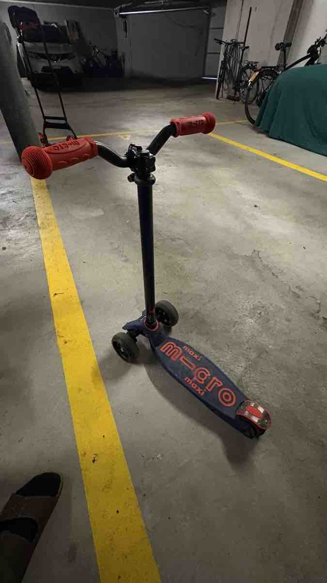Micro Kickboard: MAXI MICRO DELUXE PRO LED gebraucht – Gebraucht aus Niederrohrdorf von Aldi01
