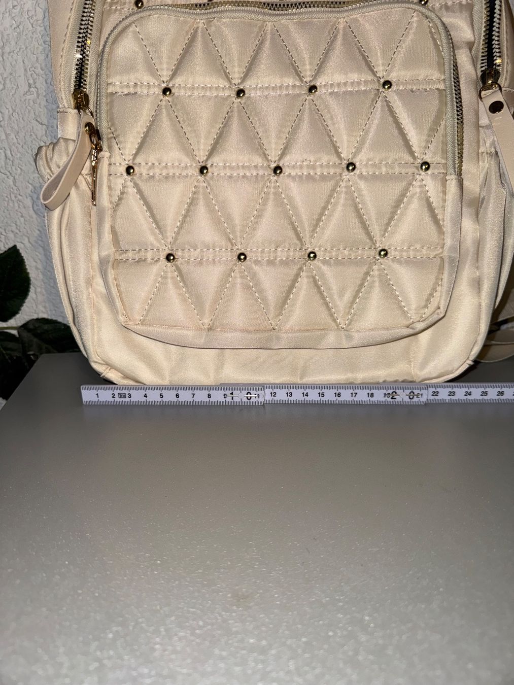 Zaini: Schöner cremefarbener Rucksack mit Metallperlen – Nuovo (secondo la descrizione) da Grosswangen venduto da shoes.bags.and.co 2