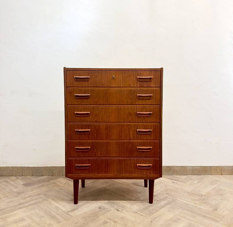 Cassettiere: Mid Century dänische teak Kommode – Usato da basel venduto da futureforyesterday