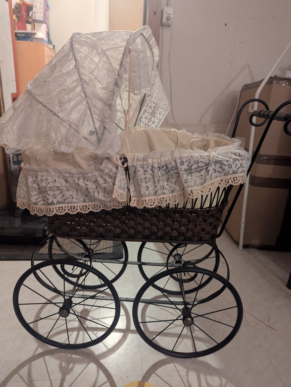 Carrozzine per bambole: Antiker Puppenwagen – Usato da Wangen ZH venduto da Nadja056