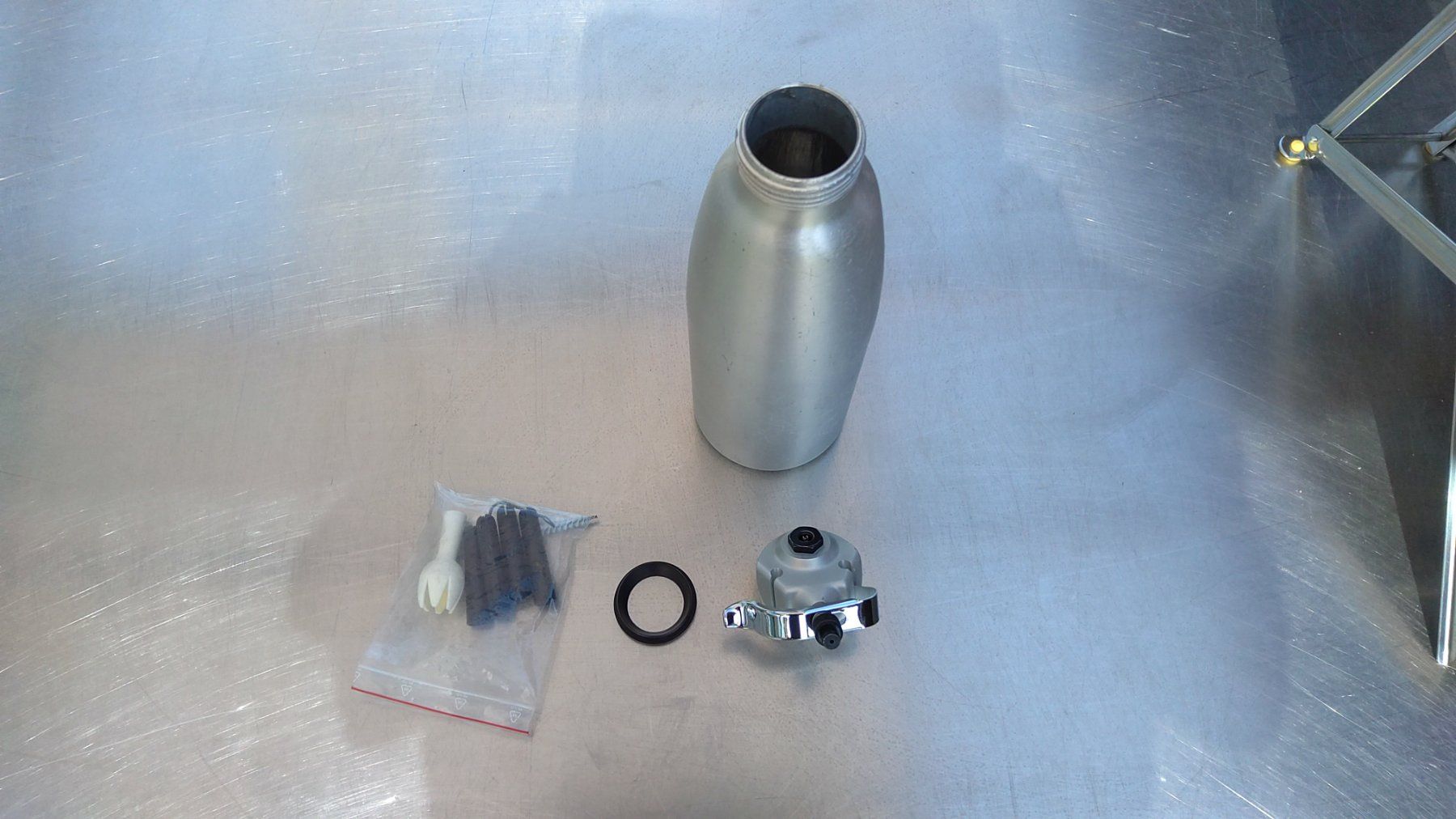Elettrodomestici da cucina: Gastro-Rahmbläser aus Aluminium – Usato da Gunzwil venduto da Ozzie68