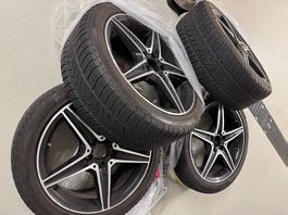 Mercedes-Benz AMG R18 Jantes d'origine, pneus hiver Pirelli