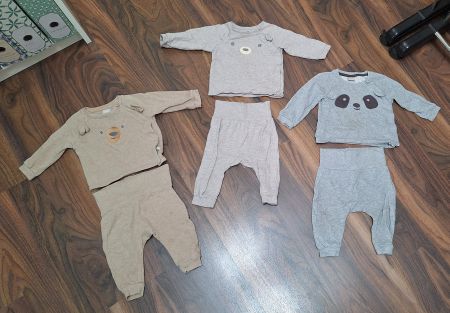 3 Trainer (Kombi aus Pulli und Hose), Grösse 74