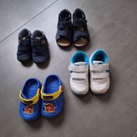 4 Paar Kinderschuhe Grösse 20/21 (Elefanten, Adidas, Crocs)