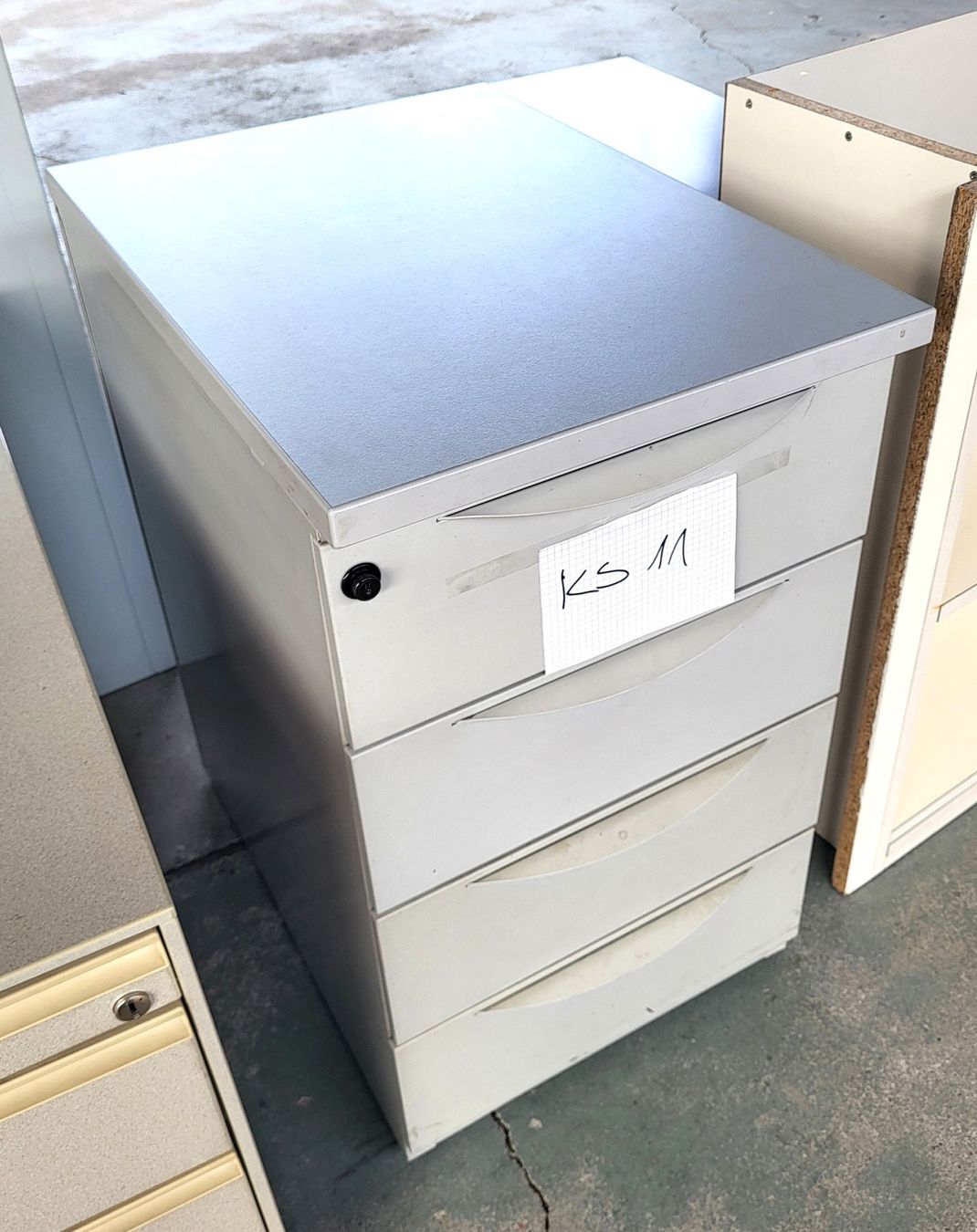 Contenitori edile: Büro-Standcontainer/ 4 Schubladen – Usato da Diessenhofen venduto da Osio 2