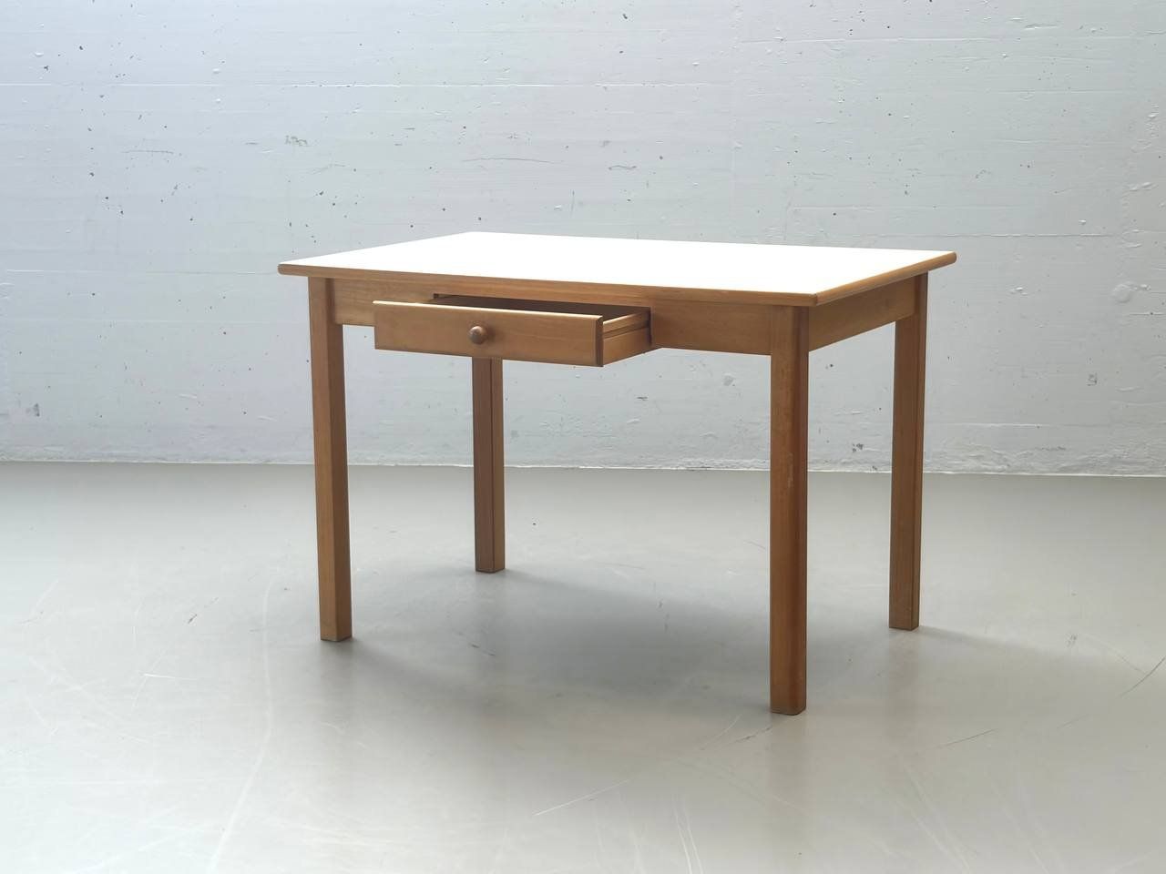 Tavoli: Vintage Küchentisch mit Schublade – Usato da Zürich venduto da LeMoege 7
