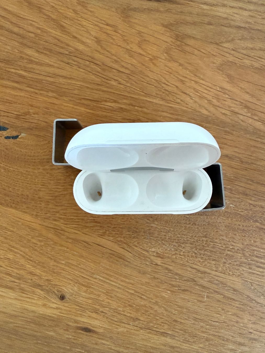 Apple Cuffie: APPLE AirPods Pro 2 Charging Case – Usato da Lausanne venduto da Nine1982 1