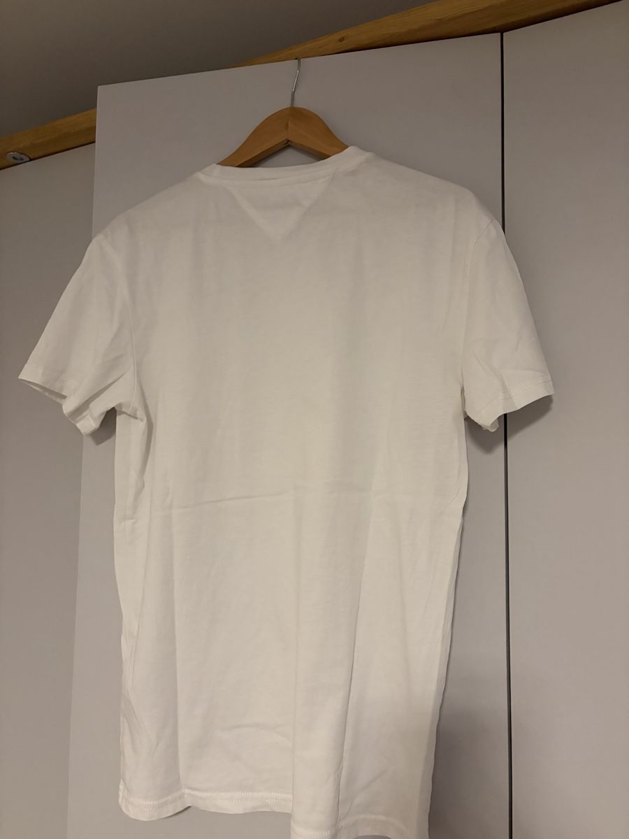 Tommy Hilfiger T-shirts: Tommy Hilfiger Tshirt – Neuf (Voir description) à Henau par martina_1998 2