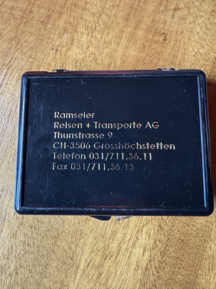Swiss Placchette & Badge: Minor Pin Set im Ramseier Steckkasten – Usato da Oensingen venduto da Vintage-Lego-Toys 2