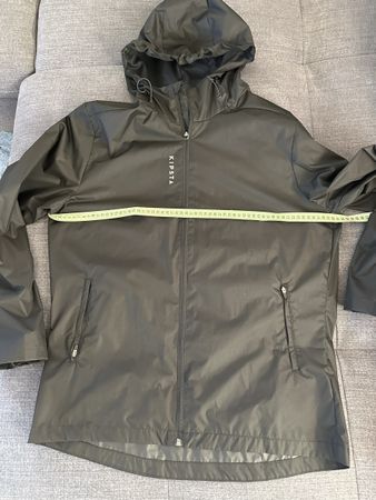 Regenjacke Kipsta, neuwertig, Grösse L, ideales Herbstwetter