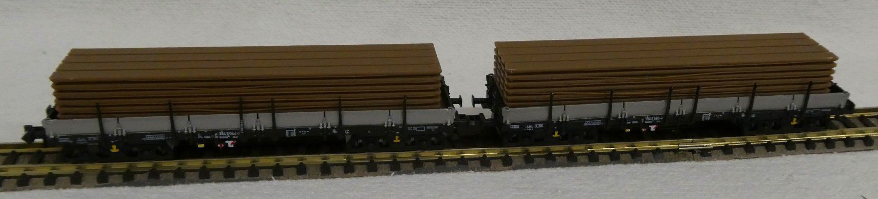 Hobbytrain Modellini di ferrovie: 2 Stk Rungenwagen 23862 – Nuovo (secondo la descrizione) da Rupperswil venduto da Ropi03