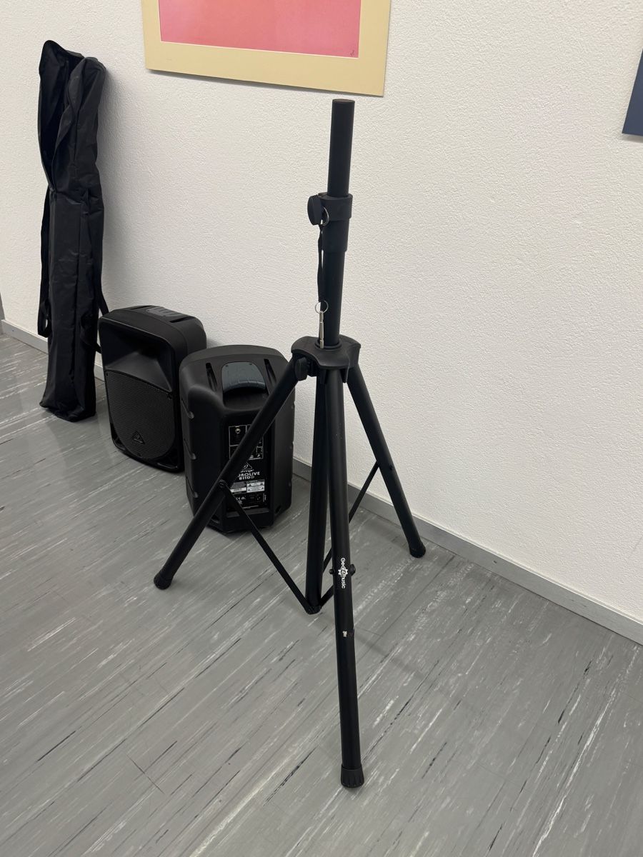 Behringer Haut-parleurs: Lautsprecher mit Stativ Set Behringer – D'occasion à Rapperswil SG par Nida.h 1