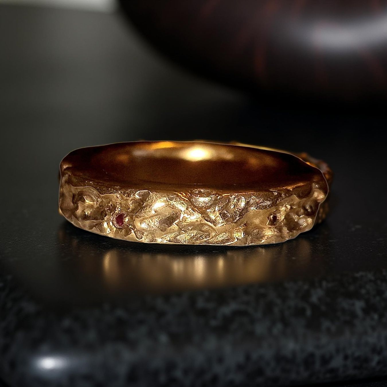 Anelli: Wilder Bronze-Ring, mit sechs Rubinen, Ringgrösse 55 – Nuovo e nell'imballaggio originale da Aarau venduto da Schmuckhoehle_MD 8