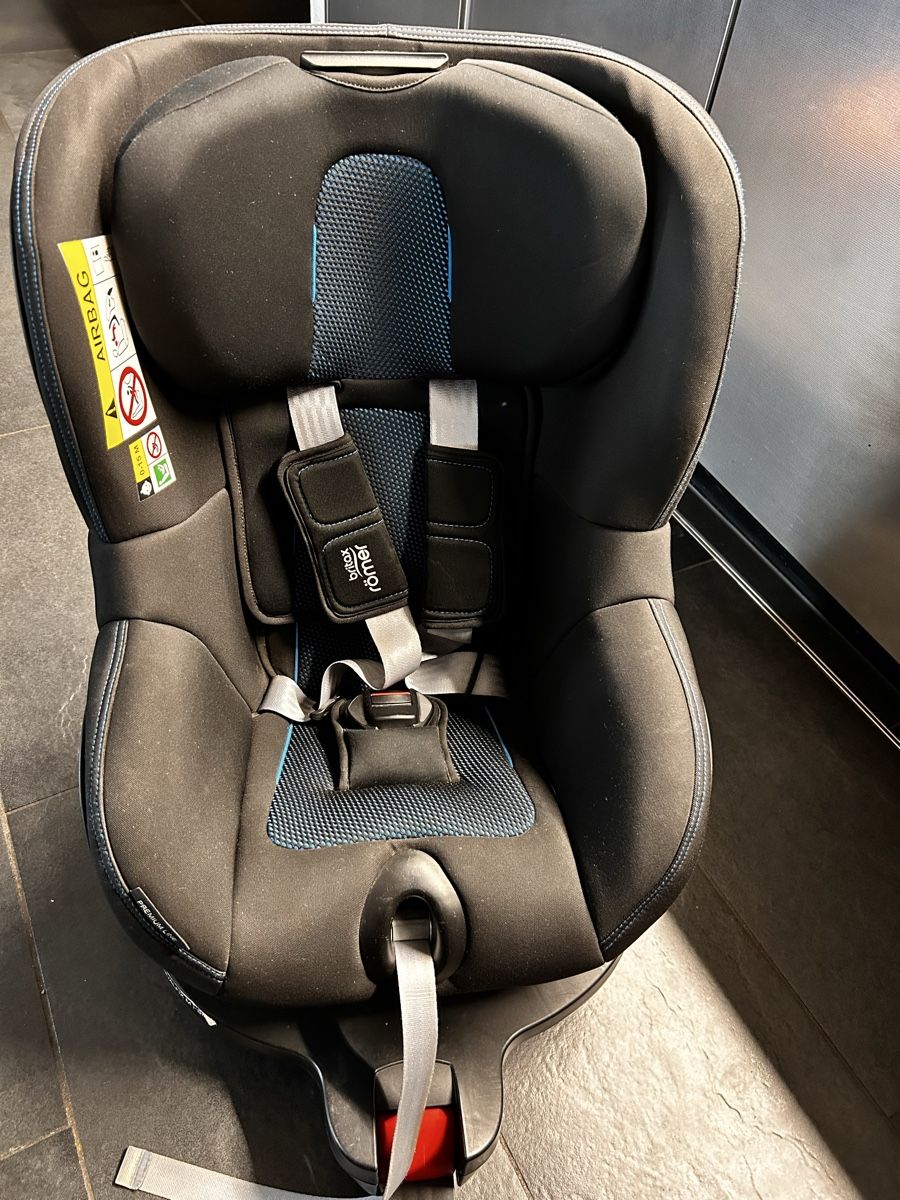 Auto-Kindersitze: Britax Römer Dualfix M i-Size Autositz – Gebraucht aus Basel von BAD-1 2