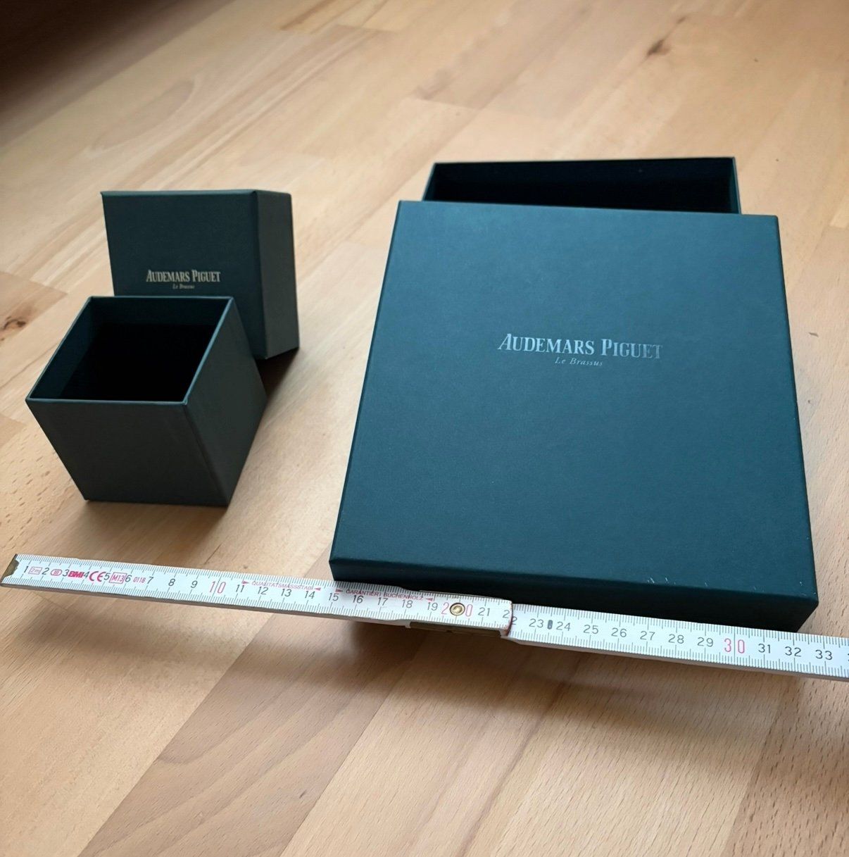 Audemars Piguet Orologi: 2 Audemars Piguet Boxen plus 4 Papiertaschen – Usato da Etoy venduto da Diadefin 1