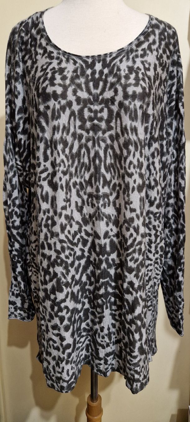 H&M Pullover & Sweatshirts: Grauer H&M Pullover mit Leomuster, Grösse L – Gebraucht aus Oberengstringen von Sheera7
