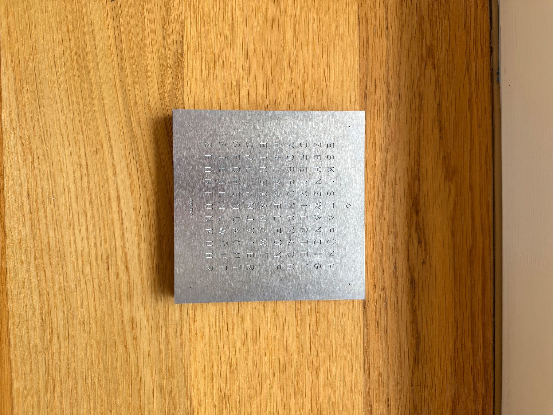 Qlocktwo Orologi da terra & Orologi da parete: Qlocktwo Touch - Top Zustand – Nuovo (secondo la descrizione) da Bremgarten AG venduto da val_ch 4
